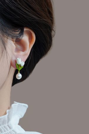 Elegant White Tulip Stud Earrings with Pearl Accents, High-End Floral Drop Earrings for Women, Tea-Themed Jewelry, Unique Design