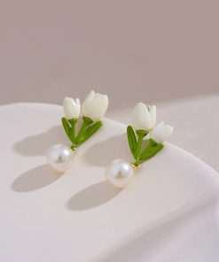 Elegant White Tulip Stud Earrings with Pearl Accents, High-End Floral Drop Earrings for Women, Tea-Themed Jewelry, Unique Design