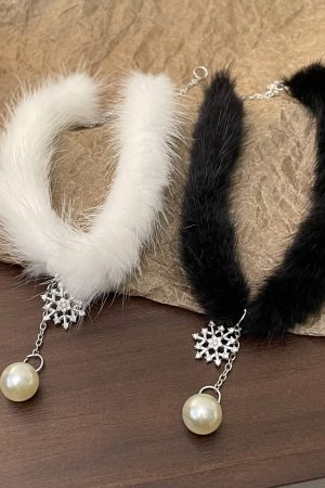 Elegant Winter Pearl Choker Necklace with Snowflake Pendant - Plush Niche Design for Women, Perfect for Autumn and Winter Fashion