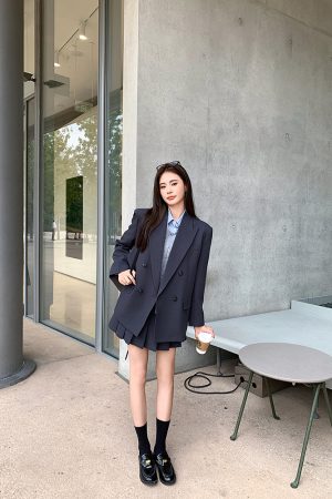 Elegant Women's College Style Blazer and Pleated Skirt Set - Classic Blazer with Chic Tailoring for a Timeless Look