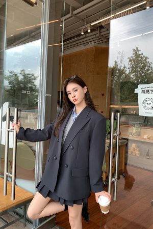 Elegant Women's College Style Blazer and Pleated Skirt Set - Classic Blazer with Chic Tailoring for a Timeless Look