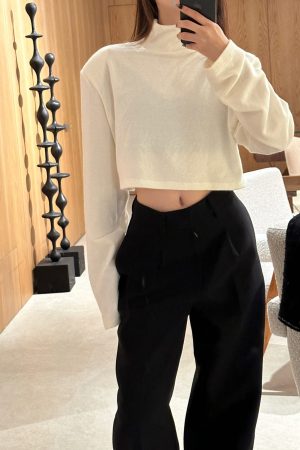Elegant Women's Cropped Long Sleeve High-Neck T-Shirt - Loose Fit Inner Layer Shirt for a Chic, Slim Look