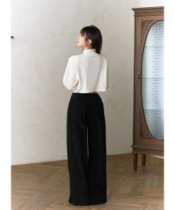 Elegant Women's Cropped Long Sleeve High-Neck T-Shirt - Loose Fit Inner Layer Shirt for a Chic, Slim Look