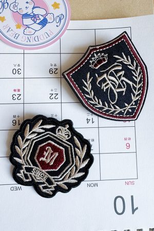 Embroidered Pudding Bear JK Uniform Brooch - British College Style Versatile Fashion Badge Suit Pin Accessory