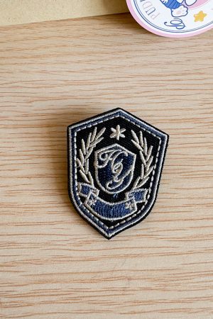 Embroidered Pudding Bear JK Uniform Brooch - British College Style Versatile Fashion Badge Suit Pin Accessory