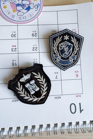 Embroidered Pudding Bear JK Uniform Brooch - British College Style Versatile Fashion Badge Suit Pin Accessory
