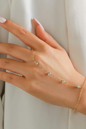 Ethnic Diamond Connecting Finger Bracelet - Beach Chain Imitation Pearl Metal Bracelet for a Chic European and American Style