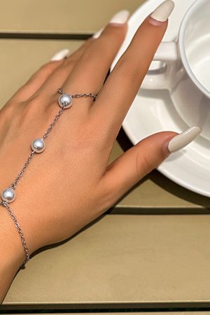 Ethnic Diamond Connecting Finger Bracelet - Beach Chain Imitation Pearl Metal Bracelet for a Chic European and American Style