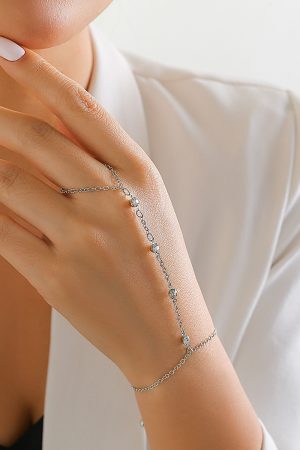 Ethnic Diamond Connecting Finger Bracelet - Beach Chain Imitation Pearl Metal Bracelet for a Chic European and American Style