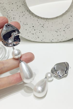 European and American Socialite Style Slim Face Earrings with Uneven Water Drop Metal and Artificial Pearl Pendant Decoration