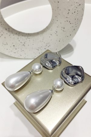 European and American Socialite Style Slim Face Earrings with Uneven Water Drop Metal and Artificial Pearl Pendant Decoration