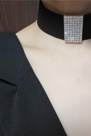 Exaggerated Black Choker Necklace for Women - Trendy Clavicle Chain Neckband, Stylish Neck Accessory for European and American Fashion