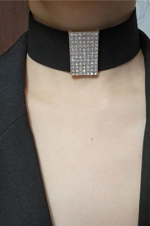 Exaggerated Black Choker Necklace for Women - Trendy Clavicle Chain Neckband, Stylish Neck Accessory for European and American Fashion