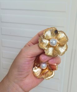 Exaggerated Floral Imitation Pearl Stud Earrings for Women - European and American Fashion Commuting Style