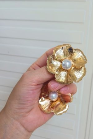 Exaggerated Floral Imitation Pearl Stud Earrings for Women - European and American Fashion Commuting Style