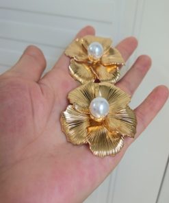 Exaggerated Floral Imitation Pearl Stud Earrings for Women - European and American Fashion Commuting Style