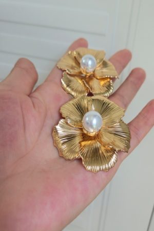 Exaggerated Floral Imitation Pearl Stud Earrings for Women - European and American Fashion Commuting Style