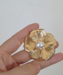 Exaggerated Floral Imitation Pearl Stud Earrings for Women - European and American Fashion Commuting Style