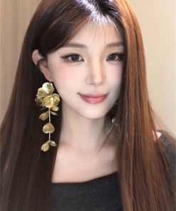 Exaggerated Gold Flower Tassel Earrings for Women - Unique High-End Light Luxury Ear Studs in Stunning Design