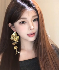 Exaggerated Gold Flower Tassel Earrings for Women - Unique High-End Light Luxury Ear Studs in Stunning Design