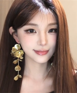 Exaggerated Gold Flower Tassel Earrings for Women - Unique High-End Light Luxury Ear Studs in Stunning Design
