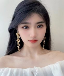 Exaggerated Golden Flower Long Earrings for Women, Luxury Tassel Leaf Design, High-End Statement Travel Ear Studs