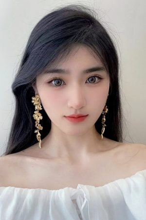 Exaggerated Golden Flower Long Earrings for Women, Luxury Tassel Leaf Design, High-End Statement Travel Ear Studs