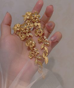 Exaggerated Golden Flower Long Earrings for Women, Luxury Tassel Leaf Design, High-End Statement Travel Ear Studs