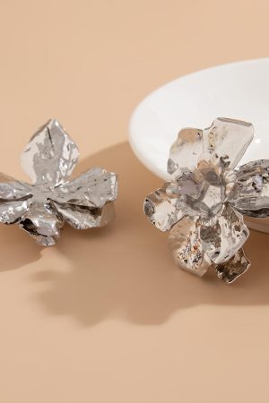 Exaggerated Metal Flower Earrings - 3D Pleated Floral Design, European and American Fashion Statement Jewelry
