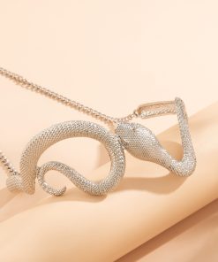 Exaggerated Snake-Shaped Clavicle Chain Necklace – Bold Metal Choker for Women, European & American Fashion Statement Jewelry