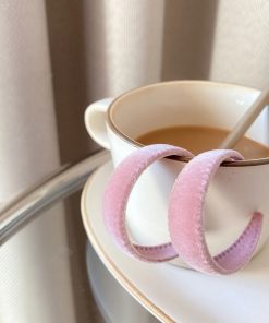 Exaggerated Street Style Plush Hoop Earrings - Minimalist High-End Studs for Autumn and Winter Fashion