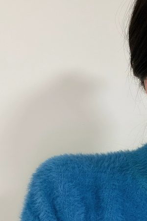 Exaggerated Street Style Plush Hoop Earrings - Minimalist High-End Studs for Autumn and Winter Fashion