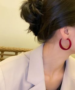 Exaggerated Street Style Plush Hoop Earrings - Minimalist High-End Studs for Autumn and Winter Fashion