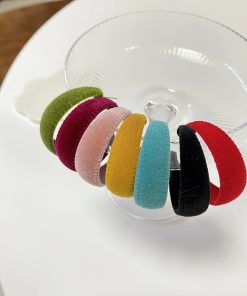 Exaggerated Street Style Plush Hoop Earrings - Minimalist High-End Studs for Autumn and Winter Fashion