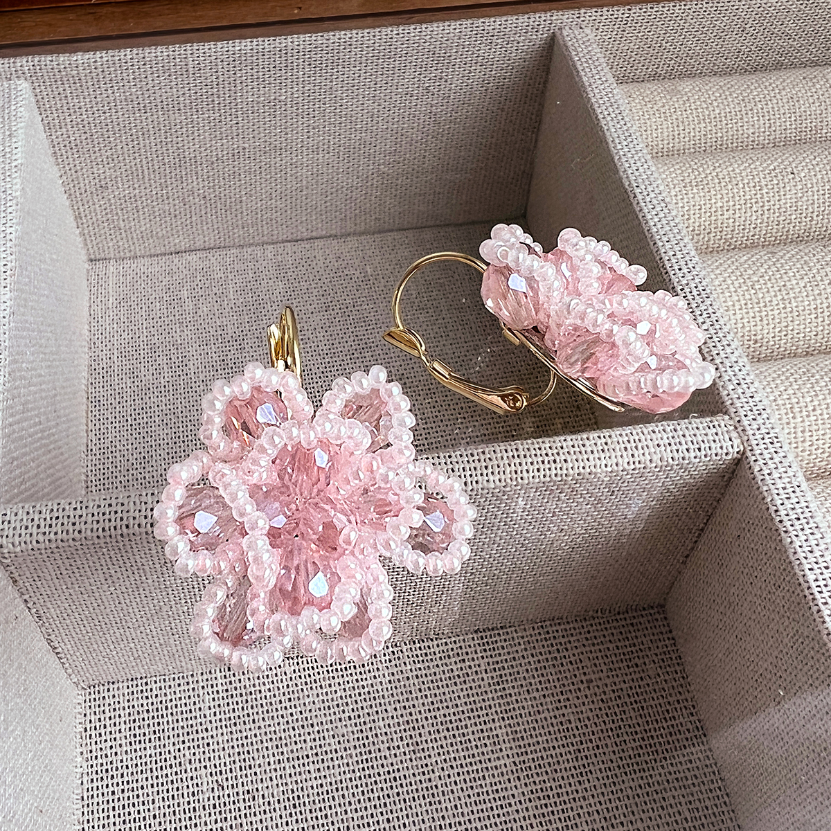 Exaggerated Three-Dimensional Flower Earrings - Unique Fairy Wind Design, Light Luxury Ear Studs for Elegant Style Exaggerated Three-Dimensional Flower Earrings - Unique Fairy Wind Design, Light Luxury Ear Studs for Elegant Style