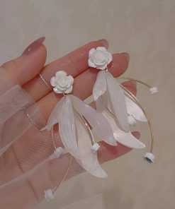 Exaggerated White Camellia Flower Earrings for Women - Romantic Acrylic Floral Ear Clips, Fairy Petal Accessories