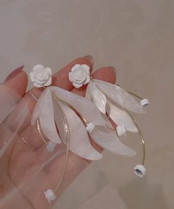 Exaggerated White Camellia Flower Earrings for Women - Romantic Acrylic Floral Ear Clips, Fairy Petal Accessories