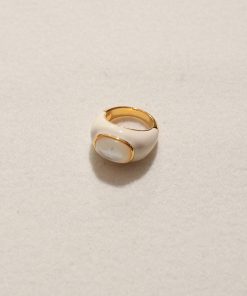 Exaggerated White Shell Ring with Peacock Stone - Chic European American Style, Simple Versatile Fashion Accessory