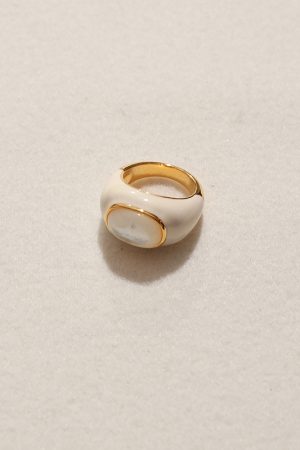 Exaggerated White Shell Ring with Peacock Stone - Chic European American Style, Simple Versatile Fashion Accessory