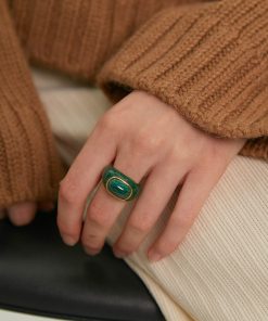 Exaggerated White Shell Ring with Peacock Stone - Chic European American Style, Simple Versatile Fashion Accessory