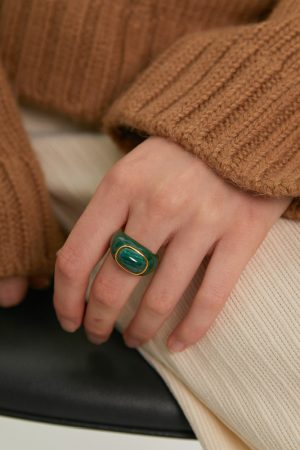 Exaggerated White Shell Ring with Peacock Stone - Chic European American Style, Simple Versatile Fashion Accessory