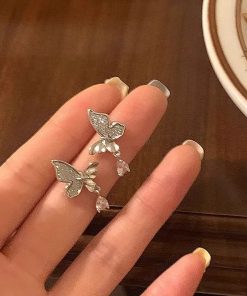 Exquisite Butterfly Clip-On Earrings - Lightweight Luxury Studs for Women, Trendy 2025 Influencer Style Drop Jewelry