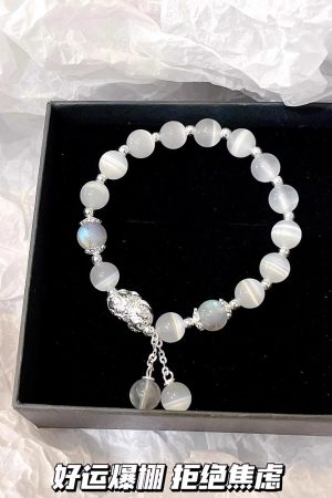 Exquisite Cat's Eye Stone Pixiu Bracelet for Women, High-End Minimalist Bangle, Versatile Fashionable Best Friend Accessory