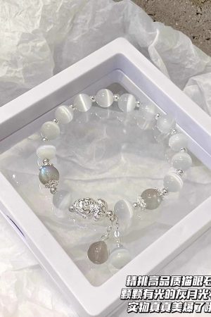 Exquisite Cat's Eye Stone Pixiu Bracelet for Women, High-End Minimalist Bangle, Versatile Fashionable Best Friend Accessory