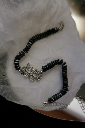 Exquisite Diamond-Studded Minimalist Bracelet for Women - Light Luxury Hand Accessories, Elegant Niche Fashion Jewelry