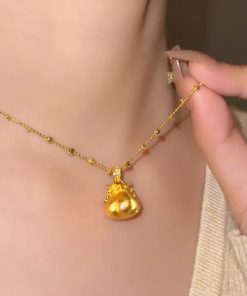 Exquisite Gold-Plated Pumpkin Coin Purse Necklace - Retro Chinese-Style Clavicle Chain for Women, High-End Fashion Accessory