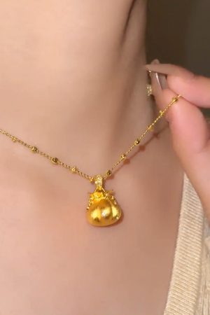 Exquisite Gold-Plated Pumpkin Coin Purse Necklace - Retro Chinese-Style Clavicle Chain for Women, High-End Fashion Accessory