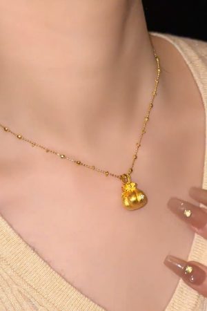 Exquisite Gold-Plated Pumpkin Coin Purse Necklace - Retro Chinese-Style Clavicle Chain for Women, High-End Fashion Accessory