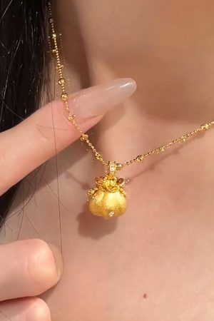 Exquisite Gold-Plated Pumpkin Coin Purse Necklace - Retro Chinese-Style Clavicle Chain for Women, High-End Fashion Accessory