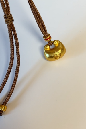 Exquisite Hollow Gourd Braided Rope Necklace - Ancient Method Sand Gold High-End Sweater Chain for Elegant Style